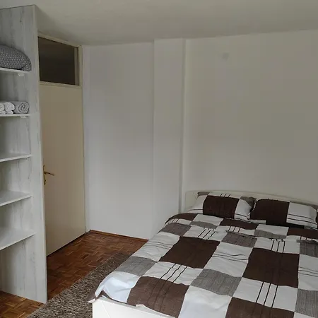 شقة Empress بانيا لوكا